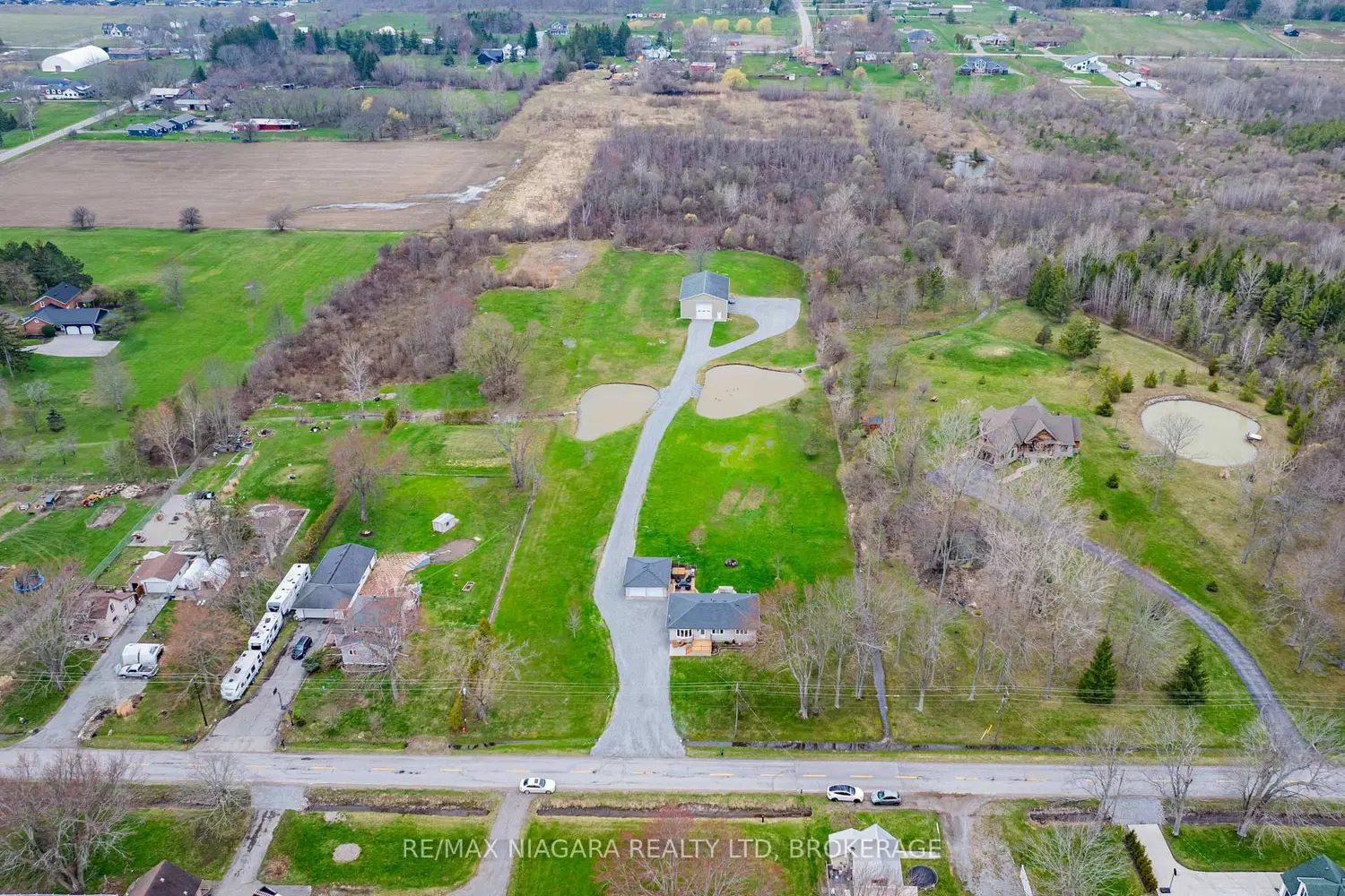 566 Holloway Bay Road photo 4