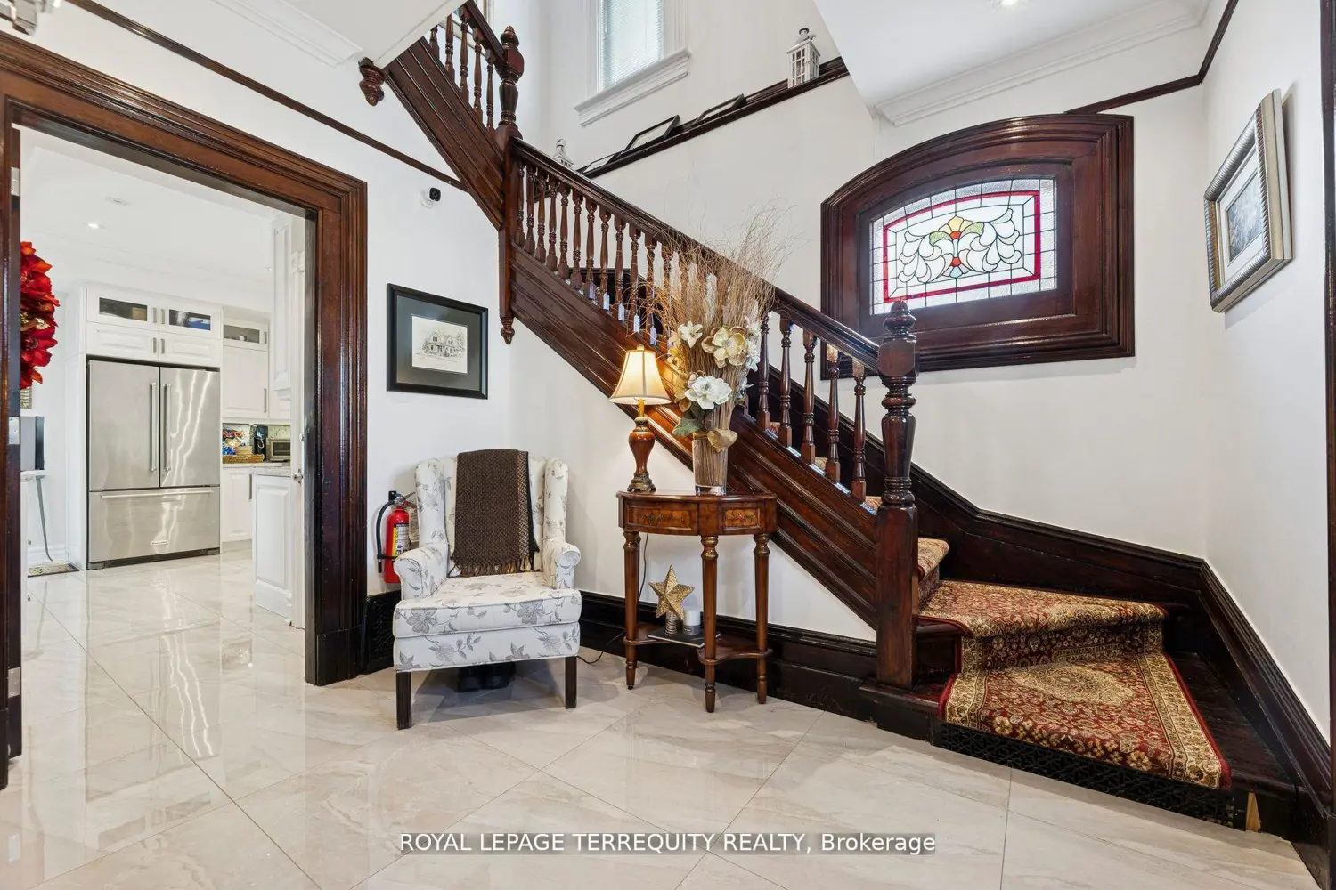 567 Kingston Road photo 2