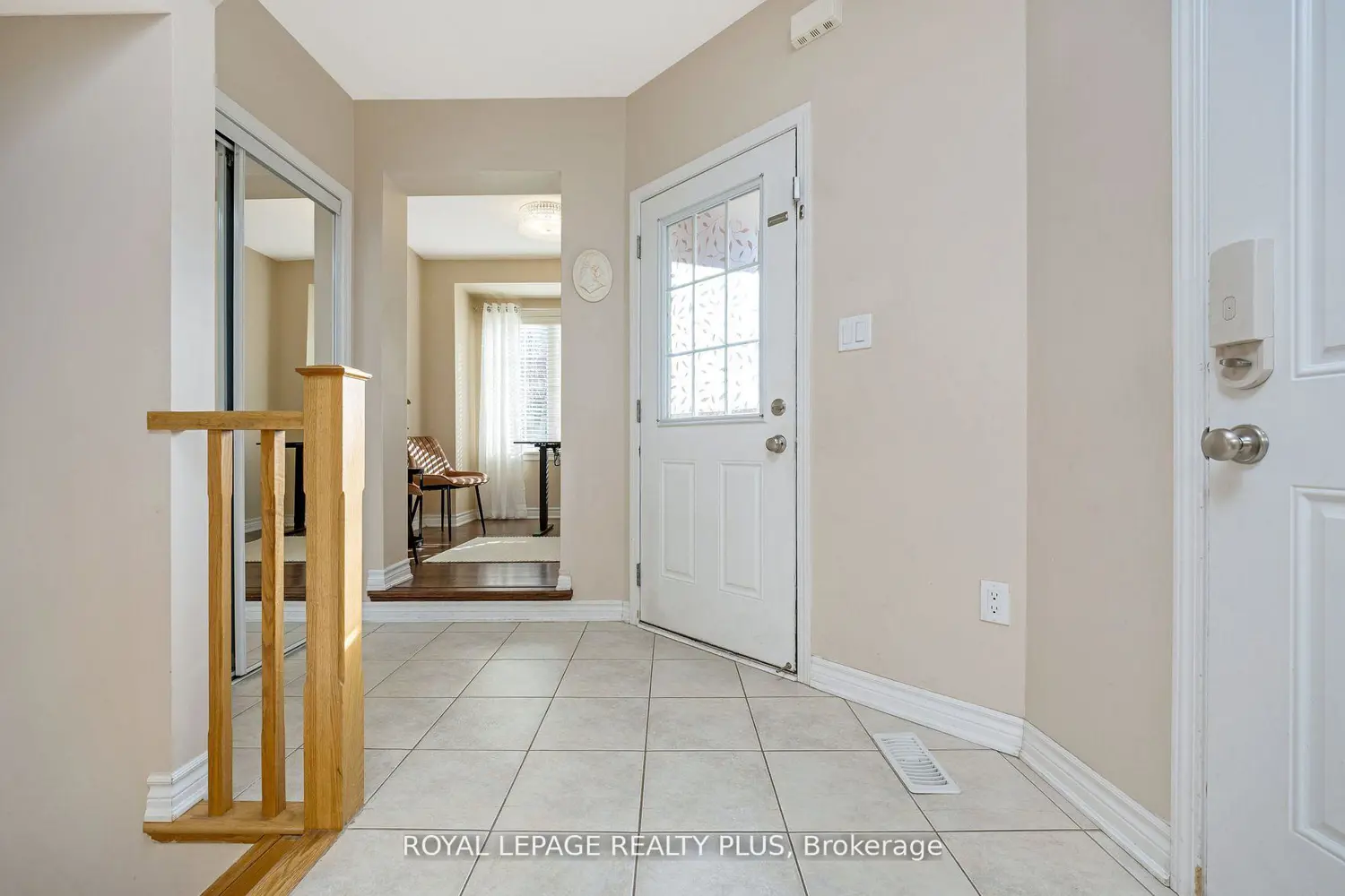1542 Gainer Crescent photo 2