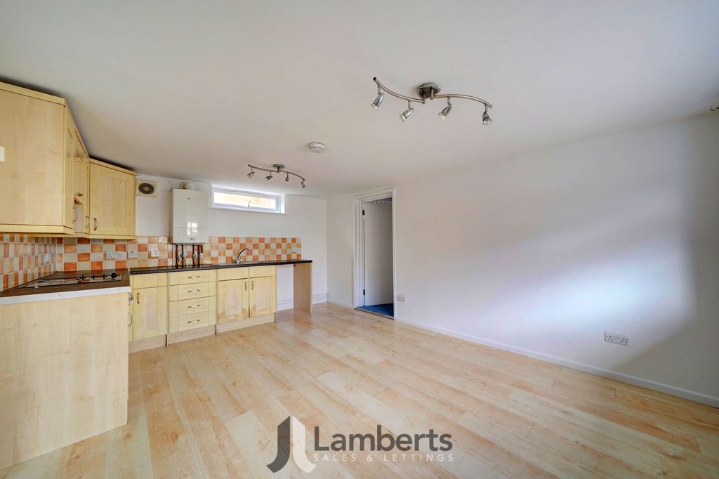 2 bed flat for saleSchool Road, Evesham WR11 photo 2