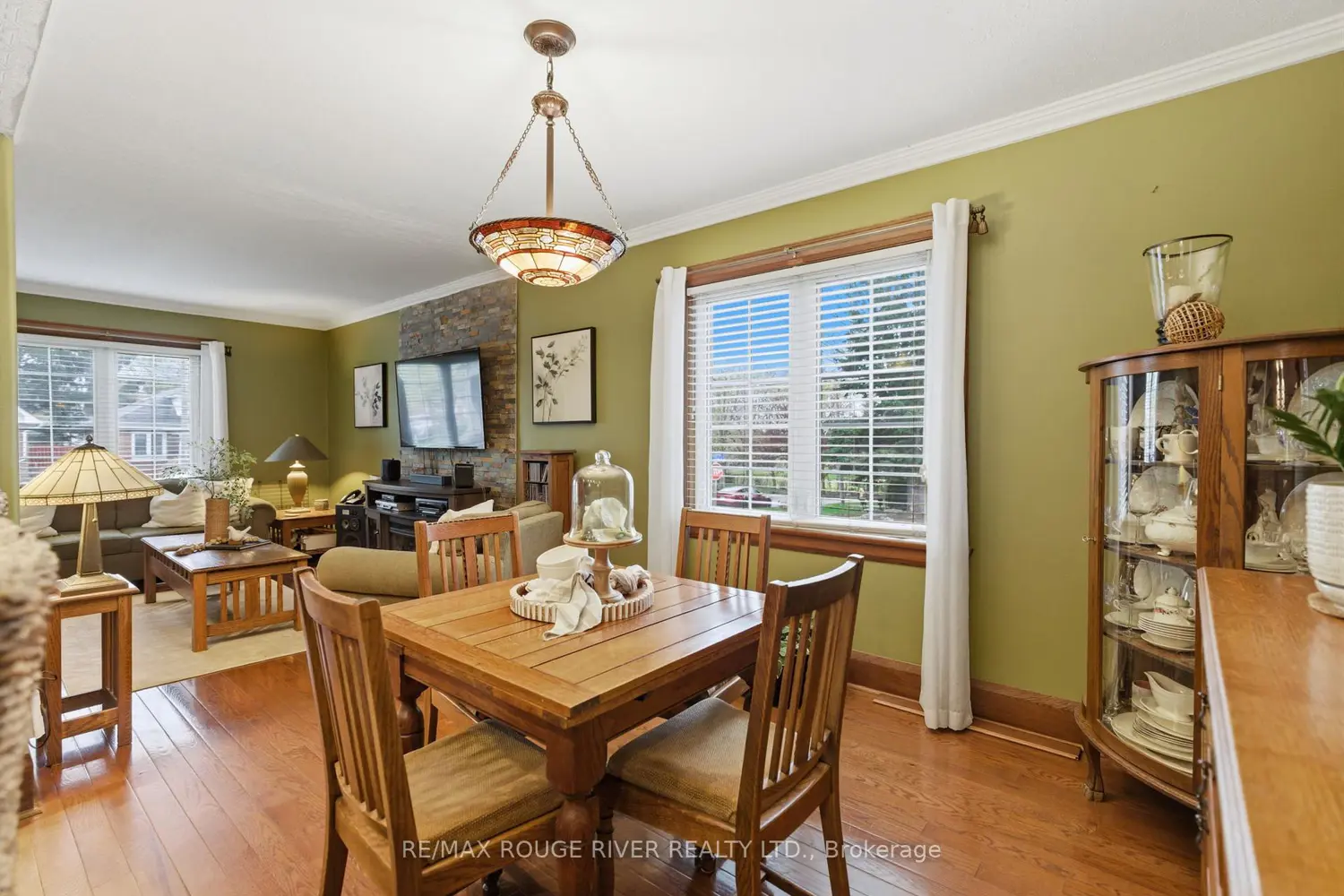 114 Mclaughlin Boulevard photo 4