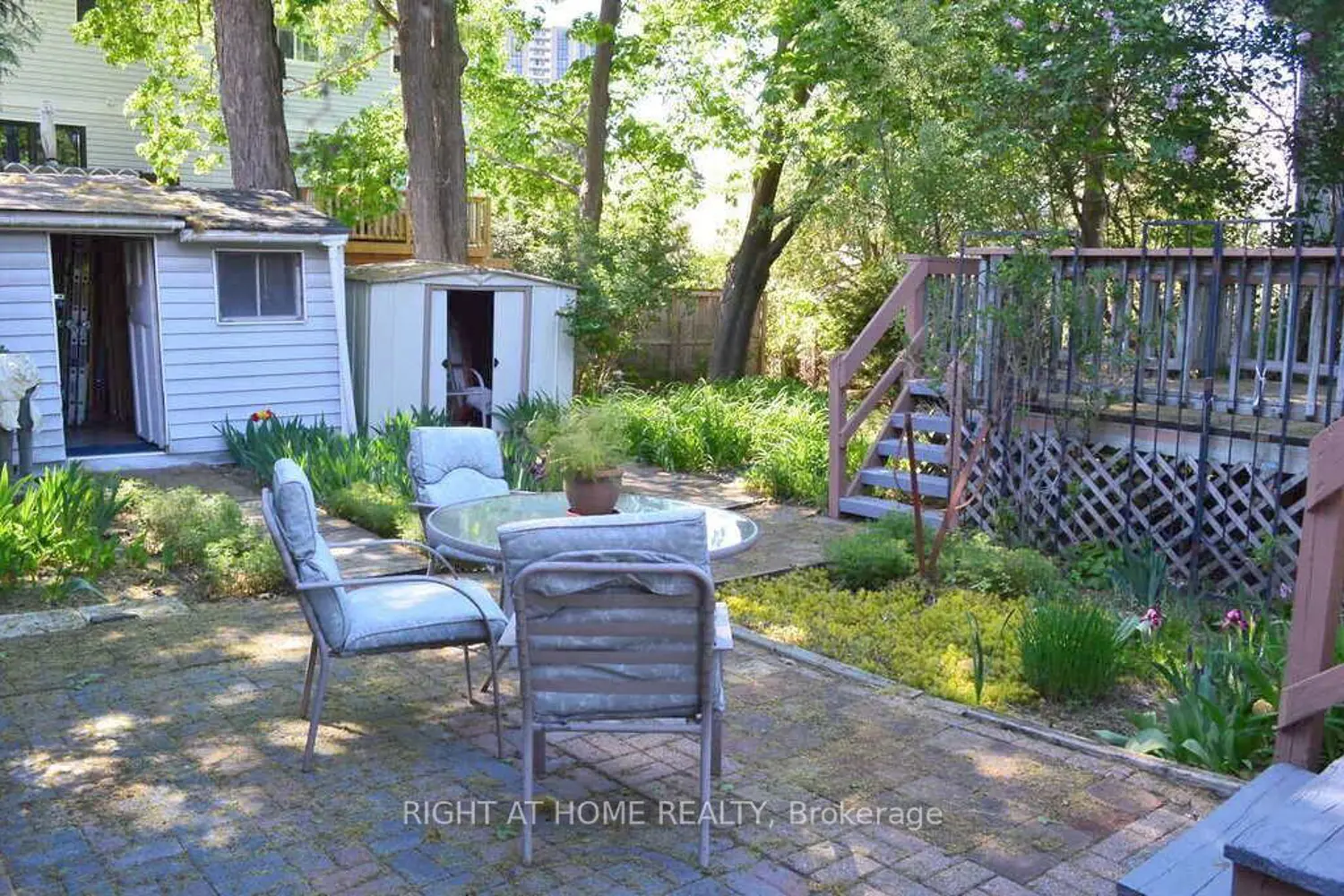 200 Woodroffe Avenue photo 2