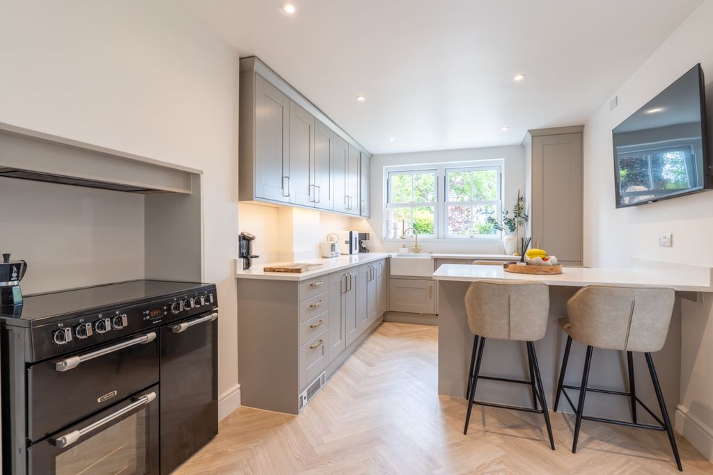 Additional image 2 of 4 bed semi-detached house for saleWhitehill Road, Gravesend DA12