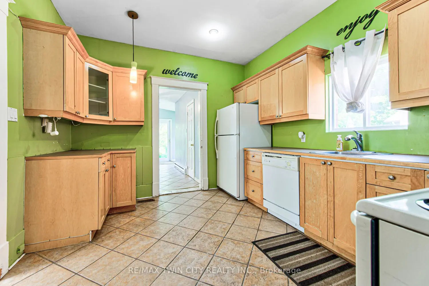 22 Herlan Avenue photo 5