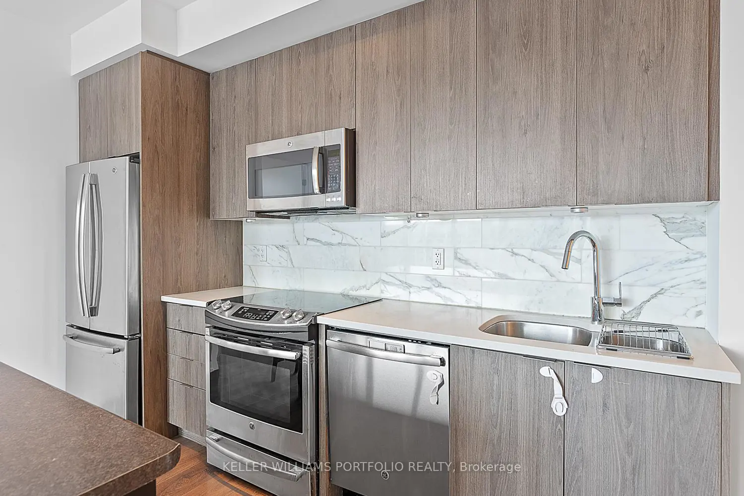 Additional image 8 of 50 Bruyeres Mews 1009