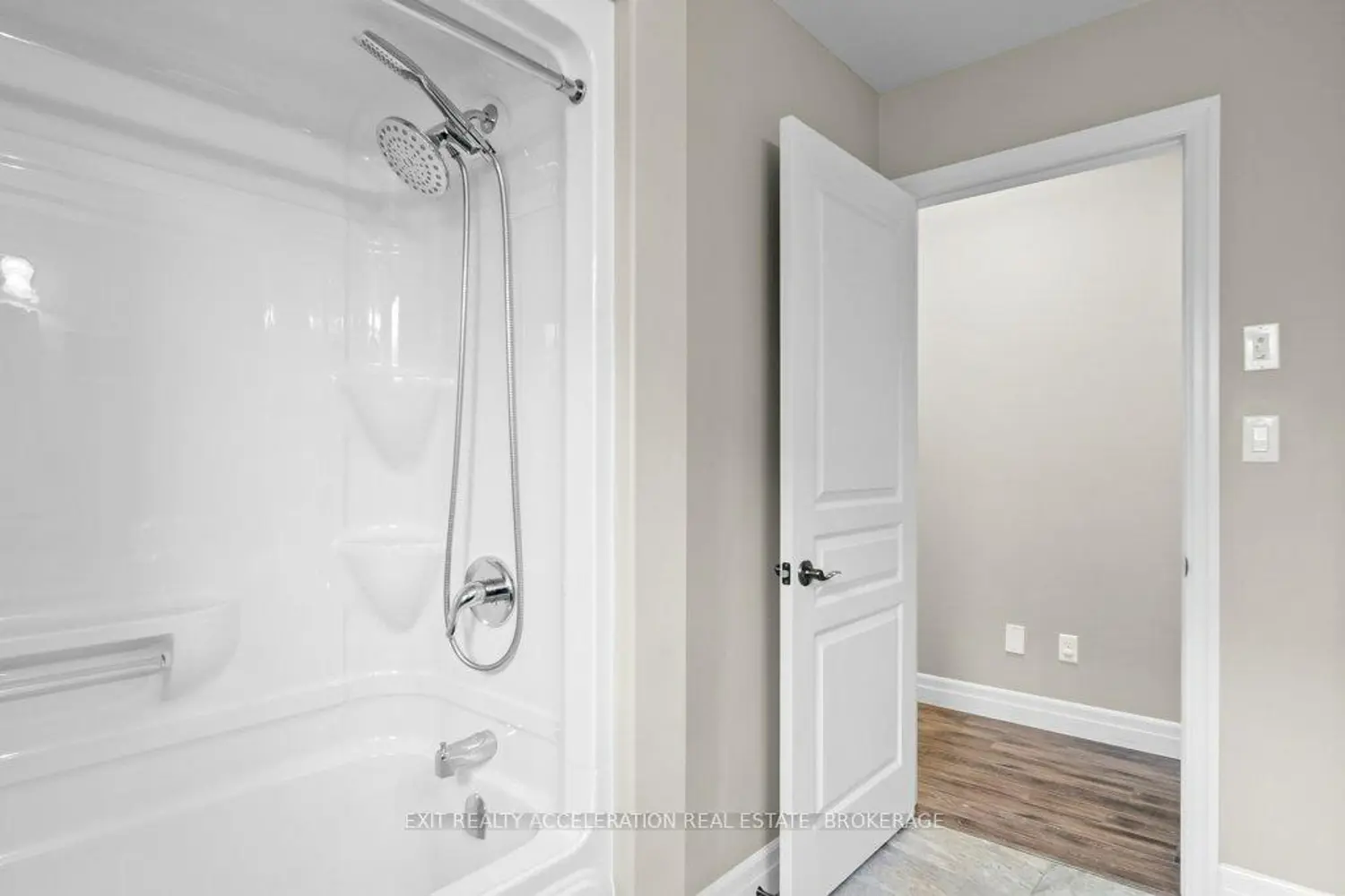 Additional image 10 of 92 Hartwood Crescent