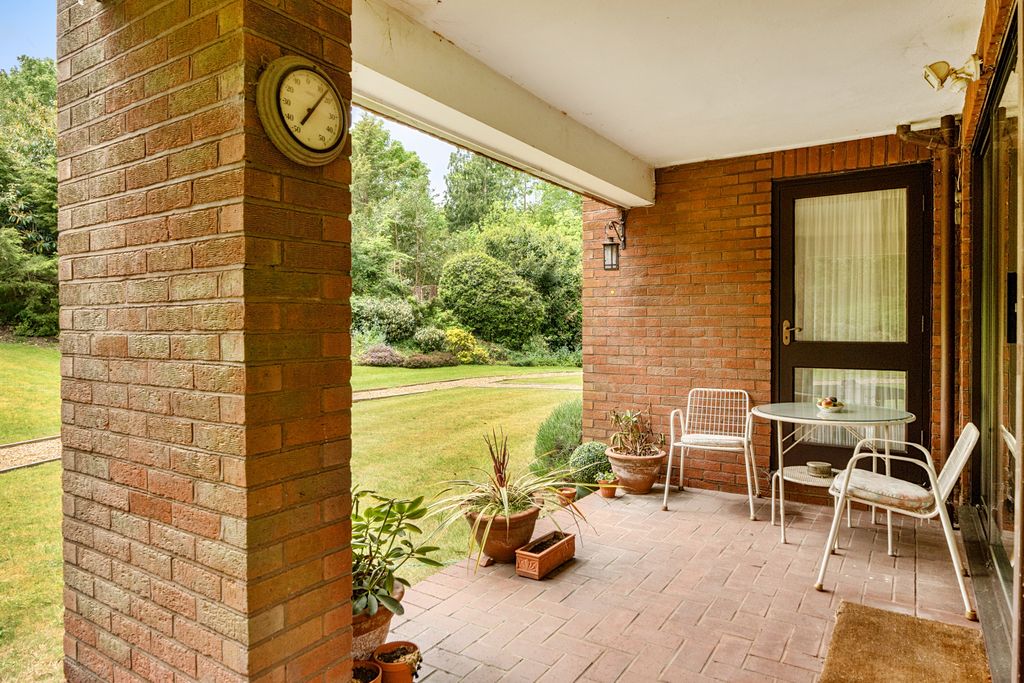 Additional image 10 of 3 bed flat for saleRaylands Mead, Gerrards Cross, Buckinghamshire SL9