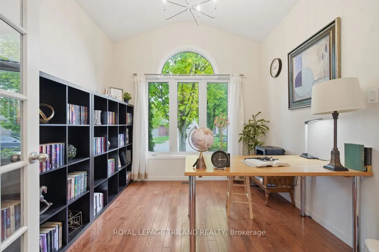 512 Sandybrook Drive photo 4