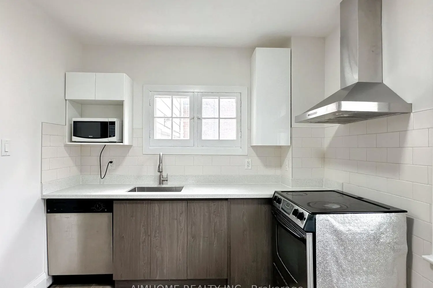 222 Richmond Street photo 4