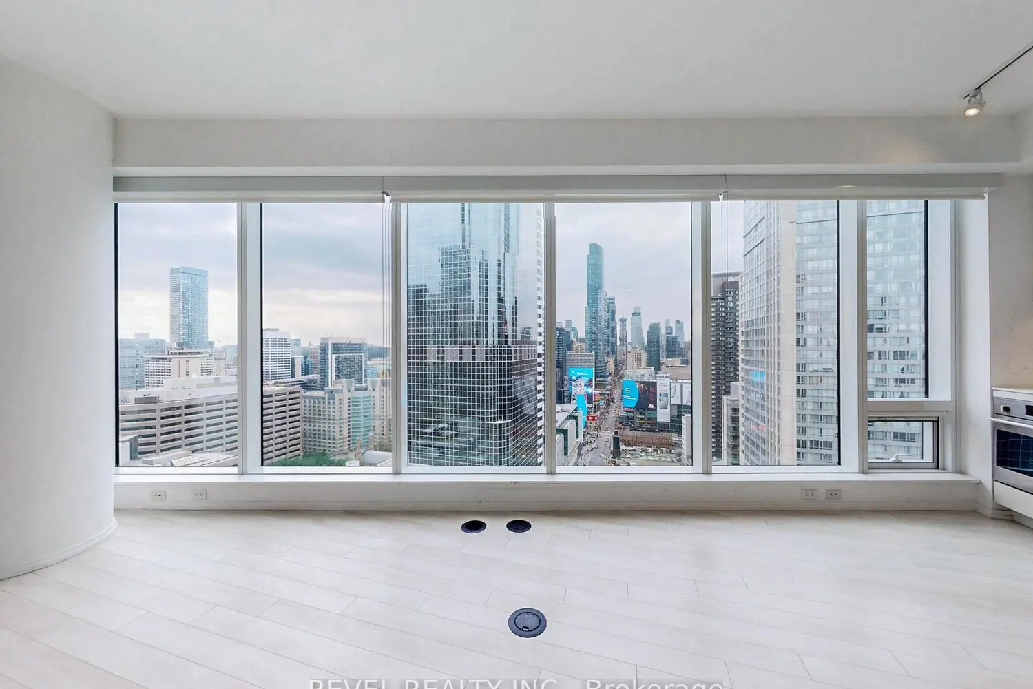 Additional image 4 of 197 Yonge Street 2412