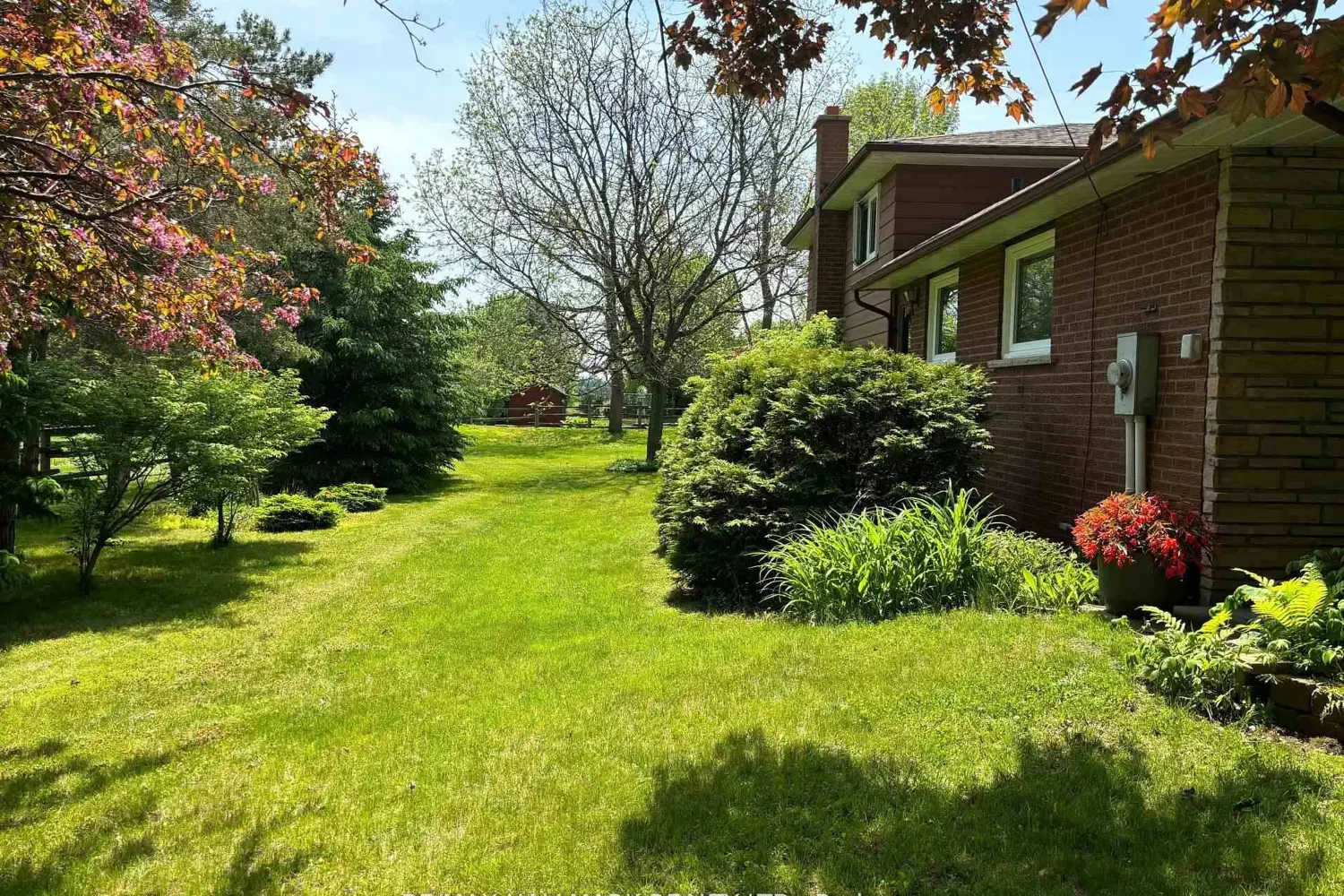 5193 Aurora Road photo 2