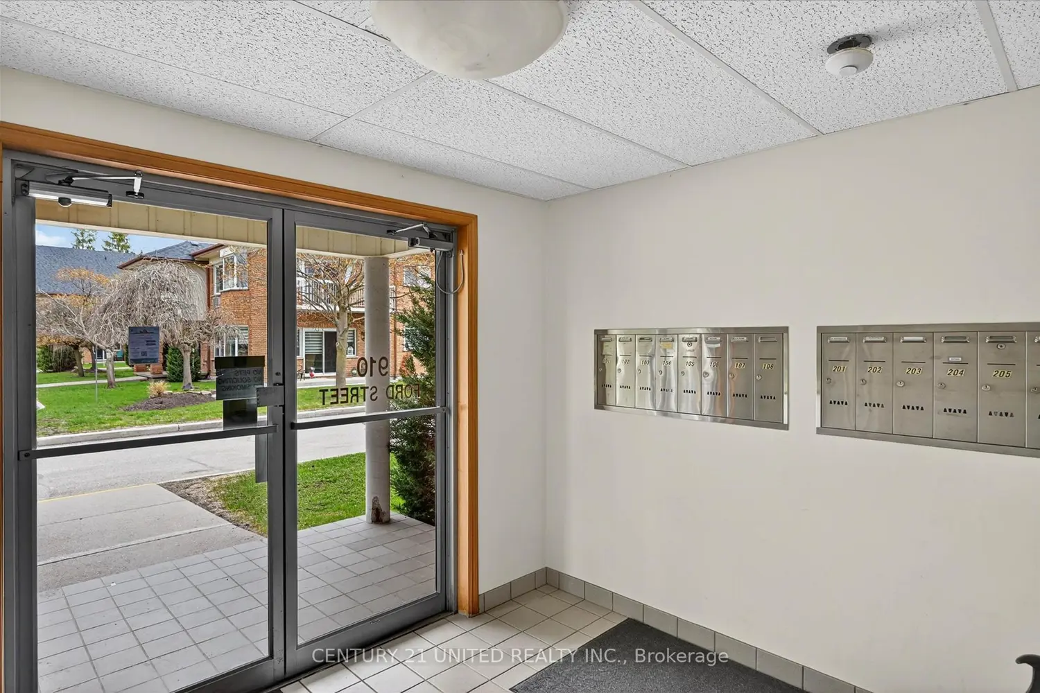 910 Ford Street 106 photo 5