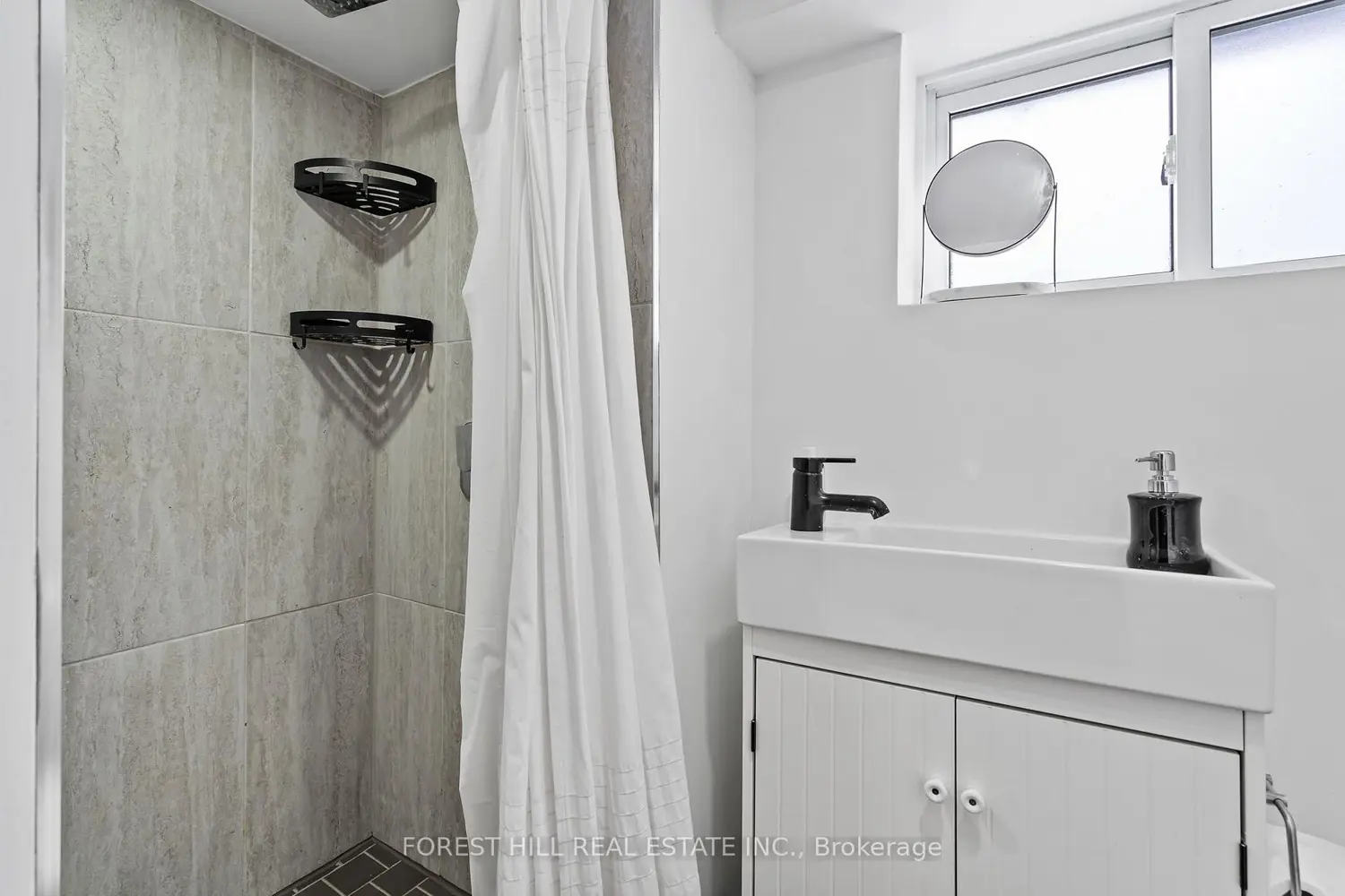 390 Glendale Avenue photo 4