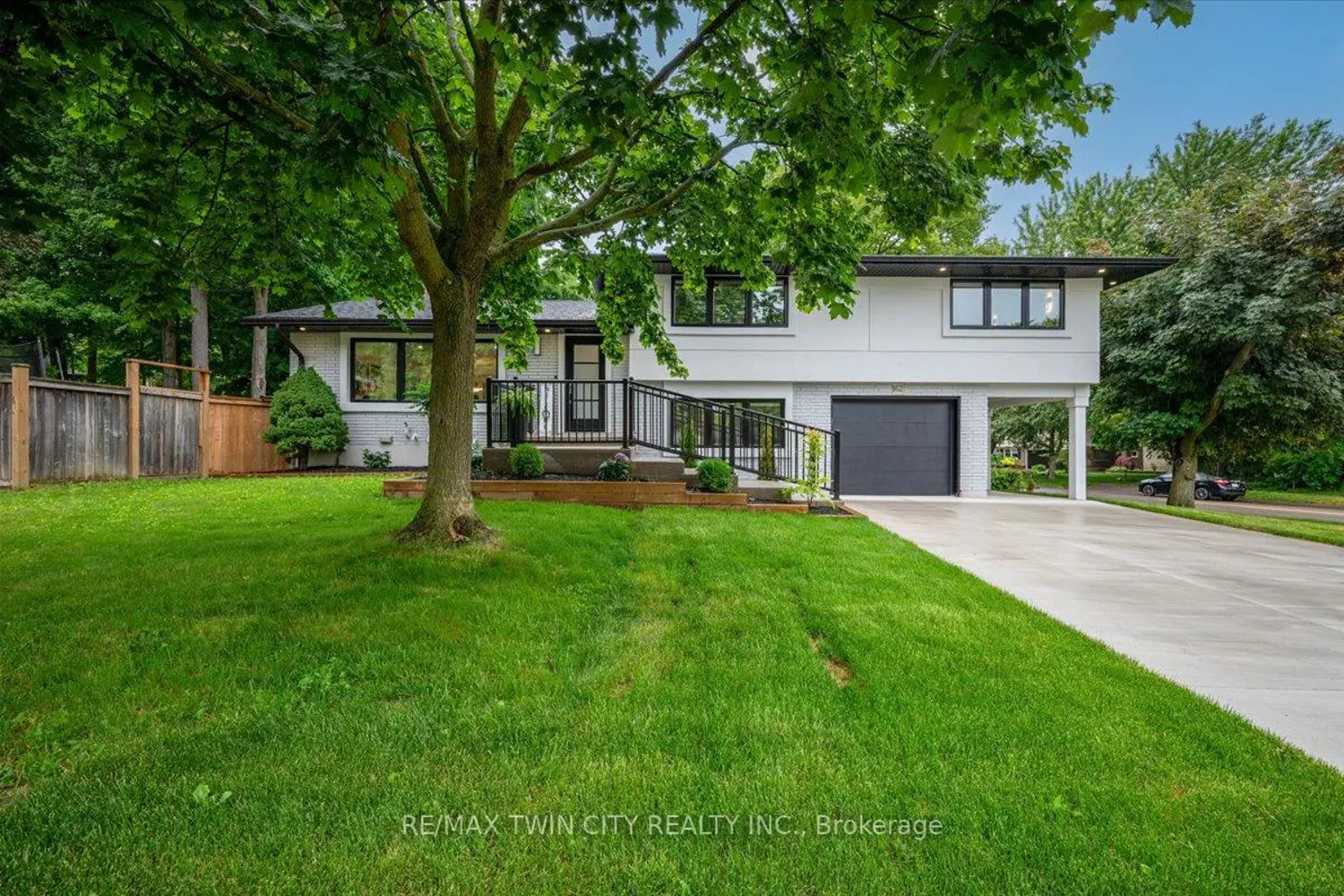 162 Greenbrook Drive photo 2