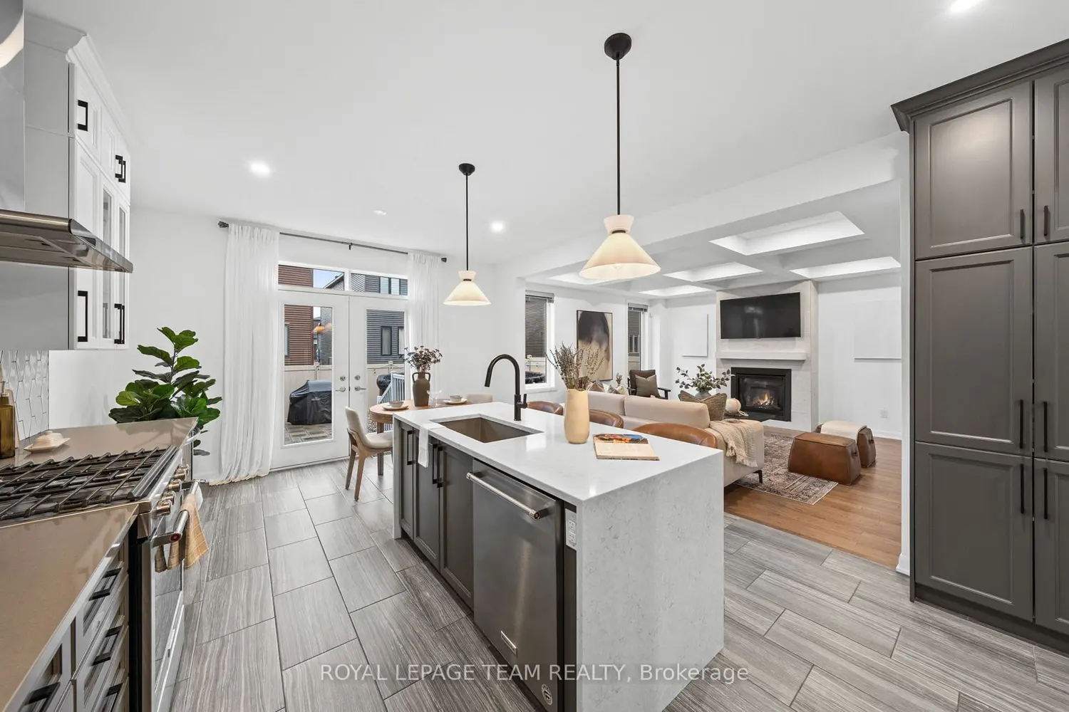 1007 Offley Road photo 3