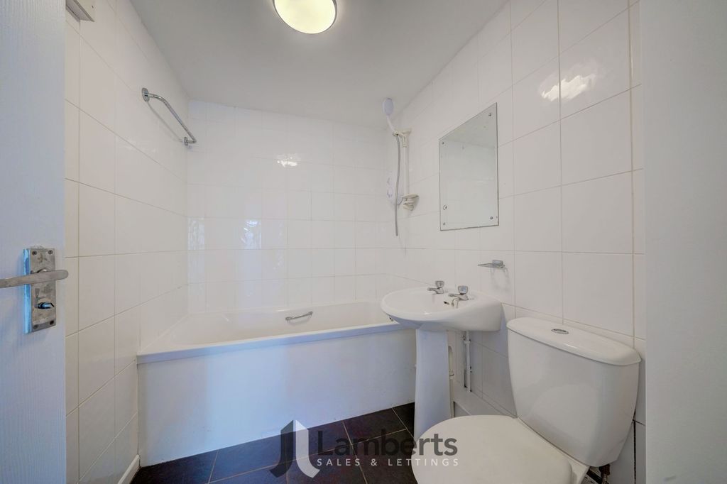 2 bed flat for saleSchool Road, Evesham WR11 photo 4