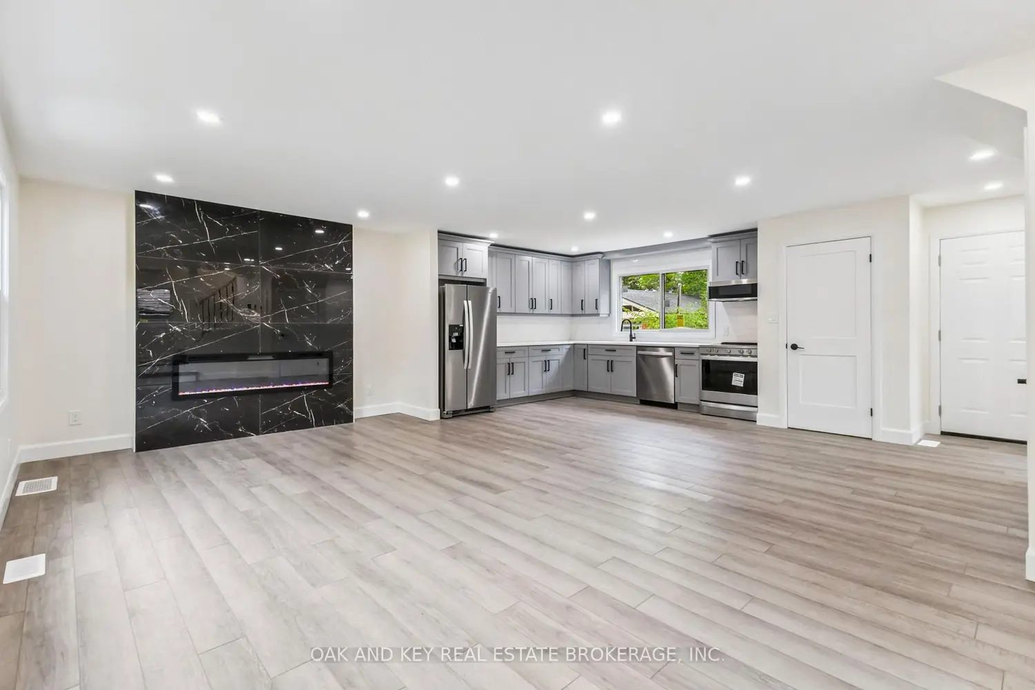 90 Jacqueline Street photo 4