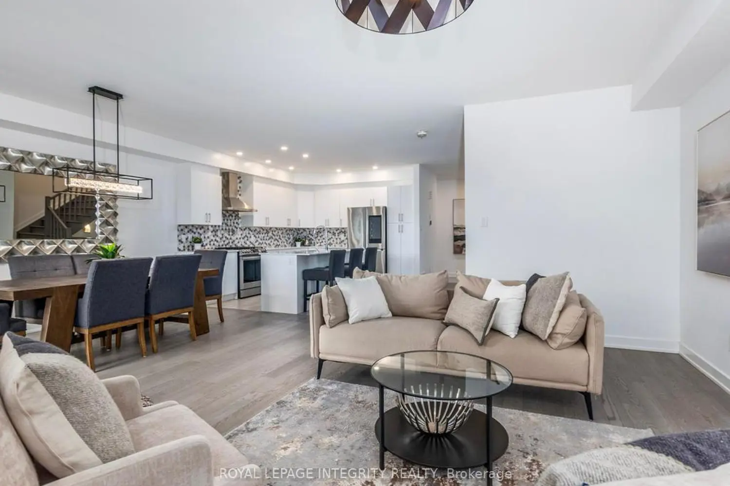 28 Mendoza Way photo 3
