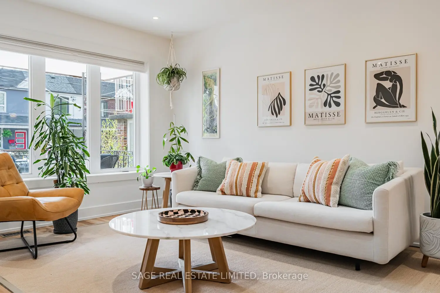 39A Uxbridge Avenue