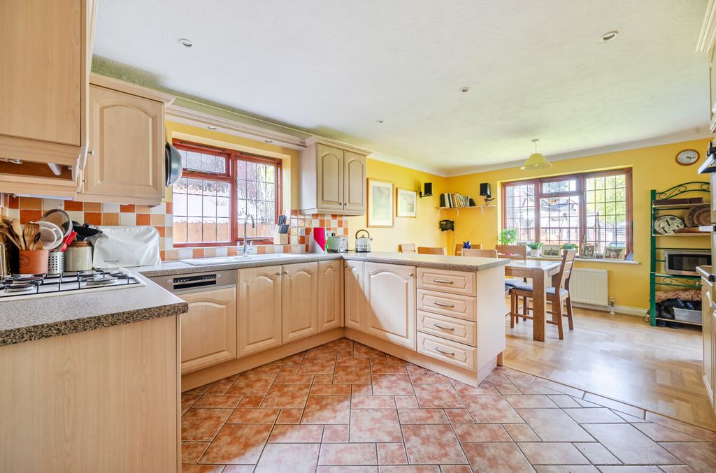 Additional image 7 of 4 bed detached house for saleSycamore Road, Farnborough, Hampshire GU14