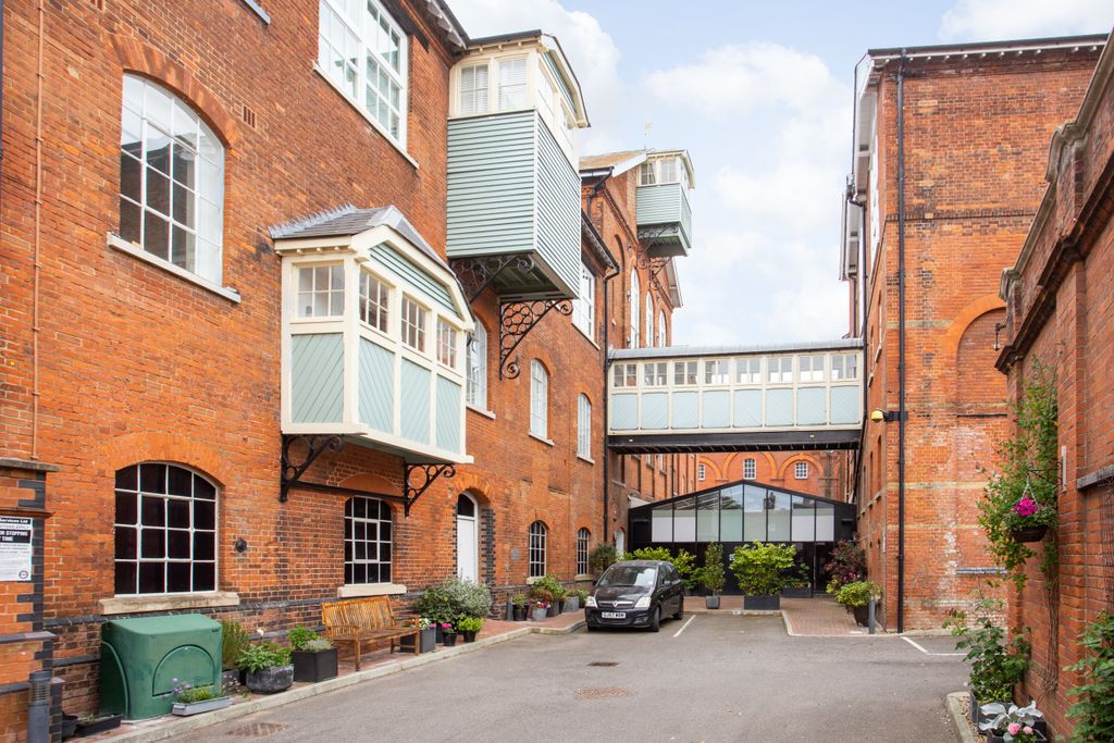3 bed flat for saleCourt Street, Faversham, Kent ME13