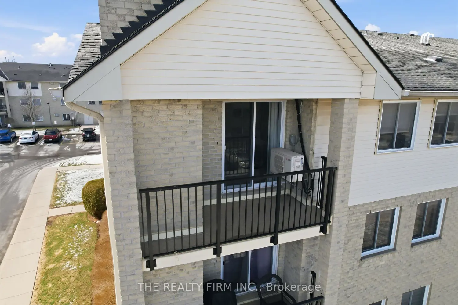 735 Deveron Crescent 310 photo 2