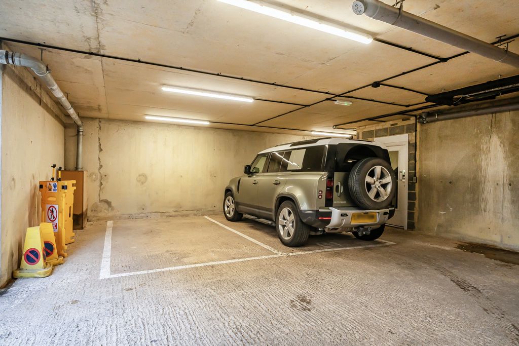 Additional image 9 of 2 bed flat for salePackhorse Road, Gerrards Cross, Buckinghamshire SL9