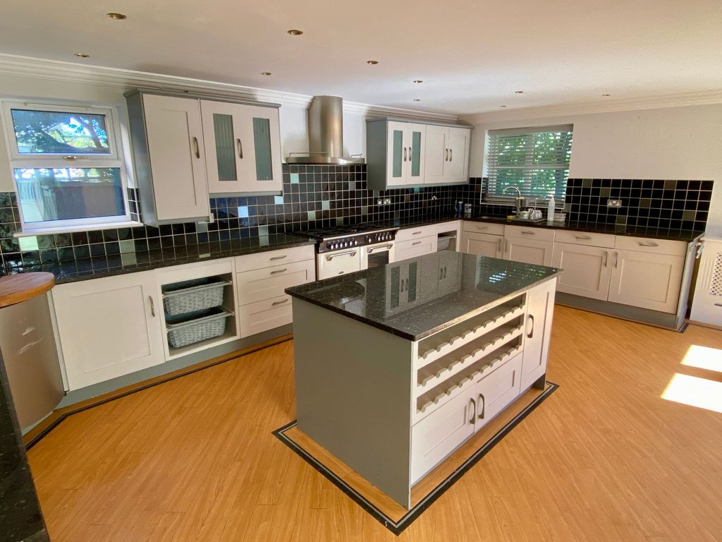 Additional image 7 of 6 bed detached house for saleManthorpe Road, Grantham NG31