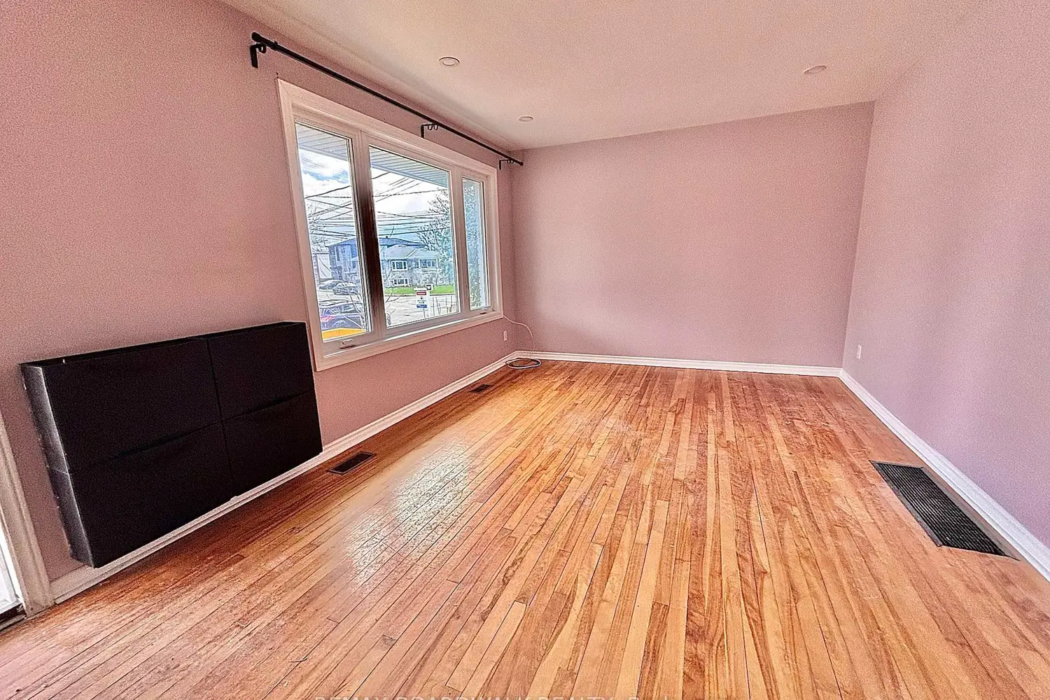 379 St Denis Street photo 4