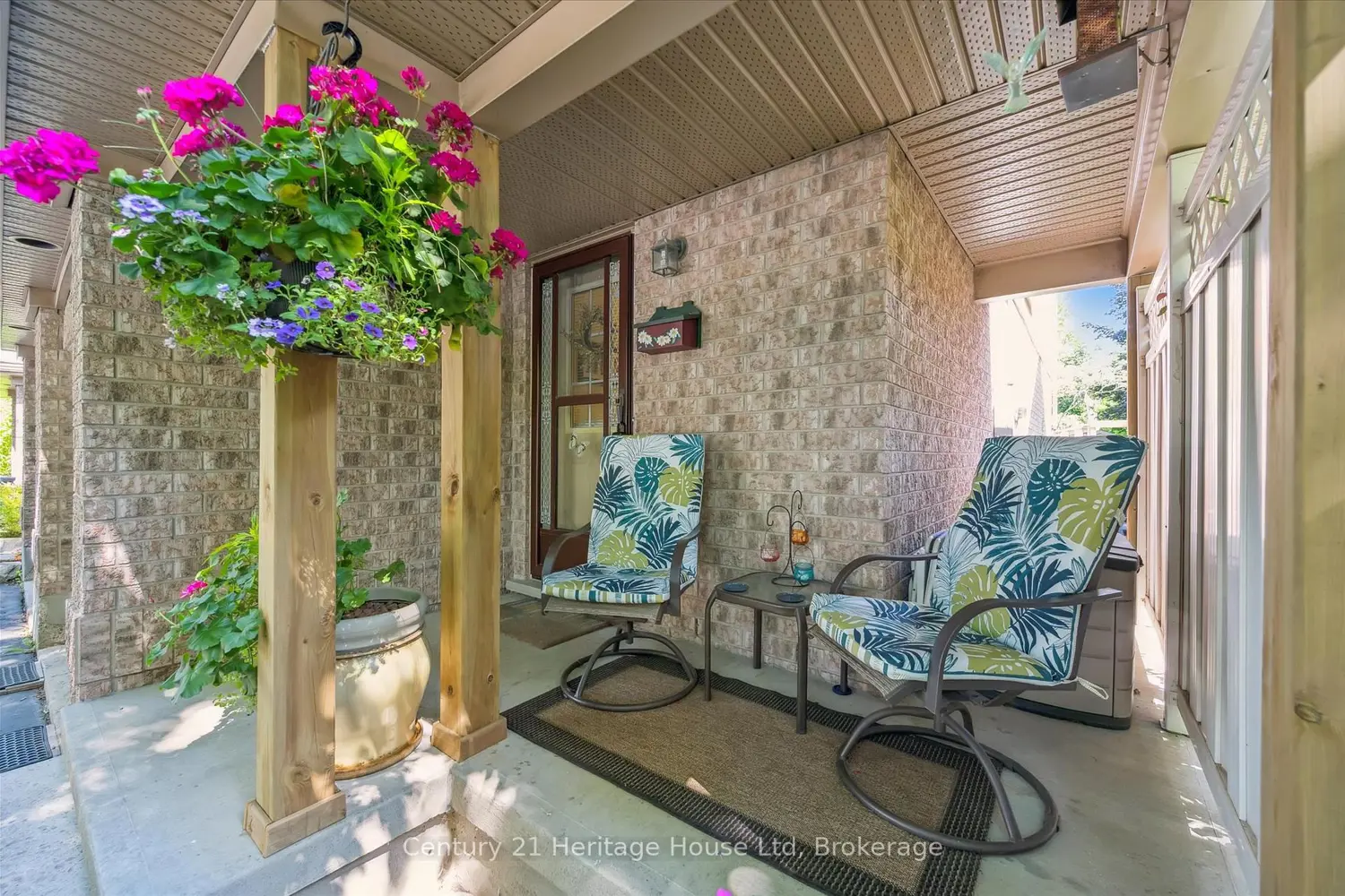 229 Silurian Drive photo 4