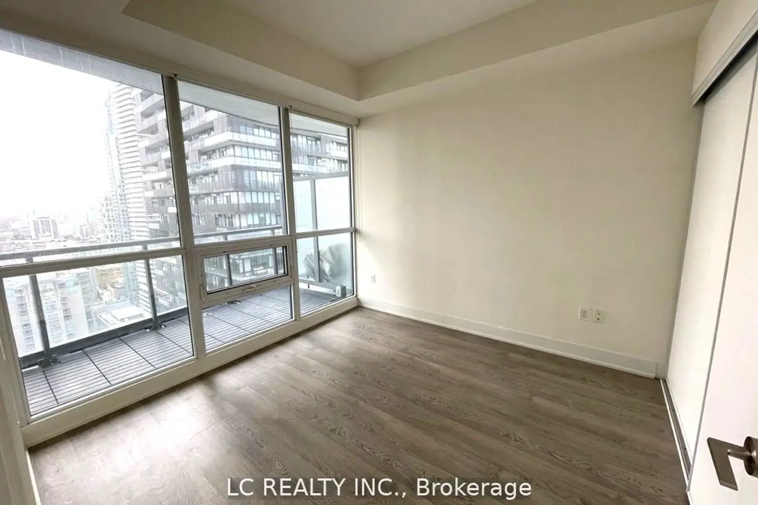 Additional image 6 of 30 Roehampton Avenue 2410
