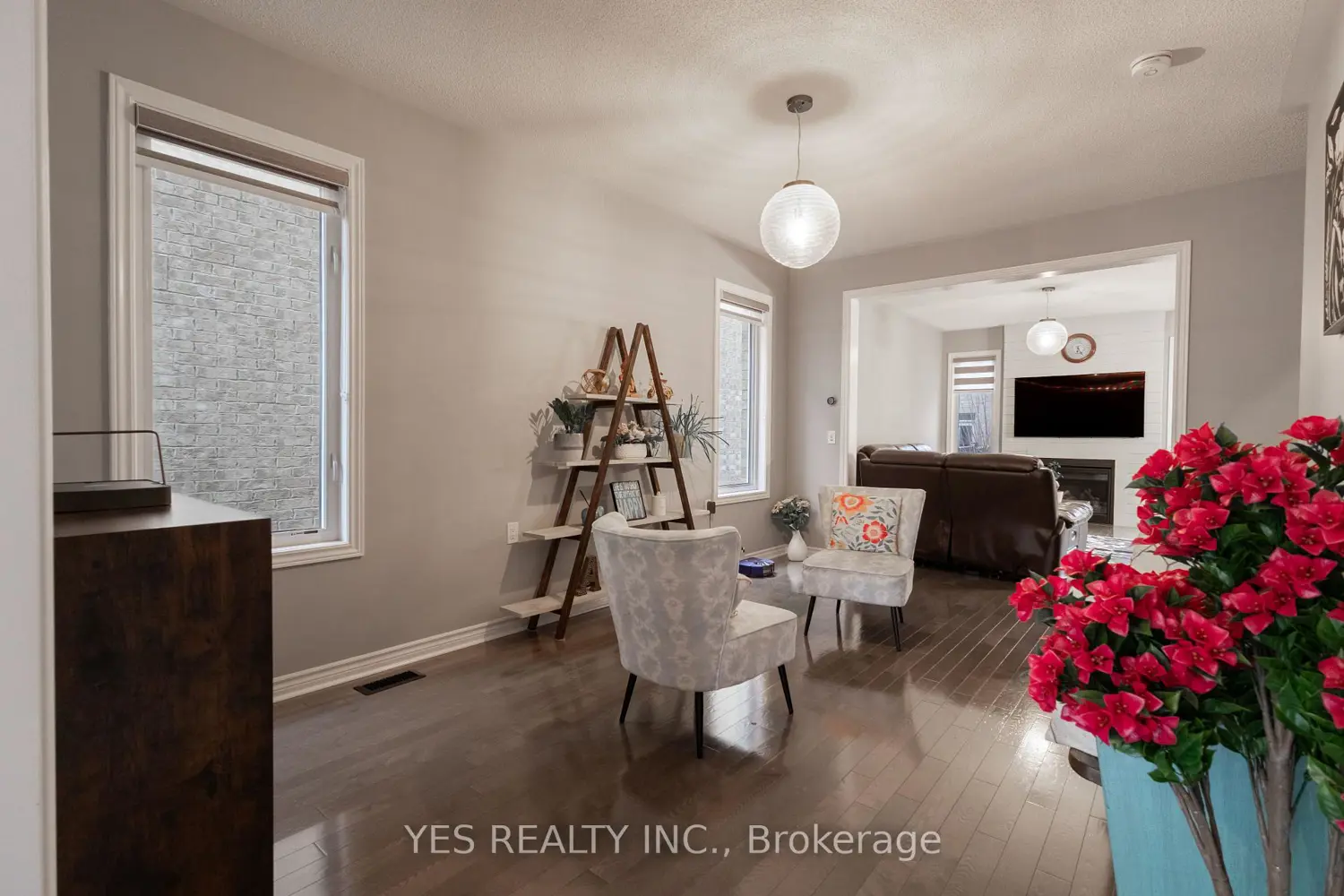 34 Newhouse Boulevard photo 4