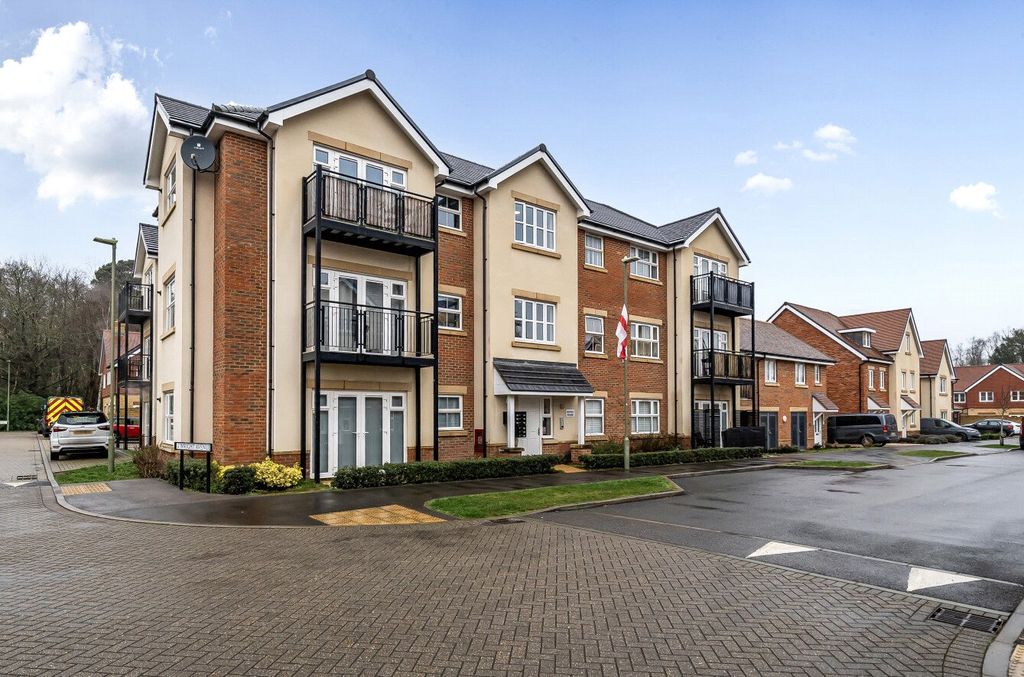 Additional image 3 of 2 bed flat for saleHurst Avenue, Blackwater, Camberley GU17