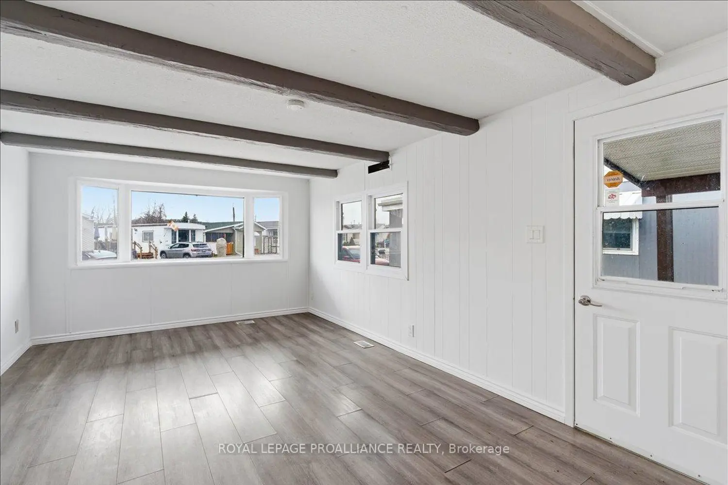 311 Dundas Street 47 photo 4