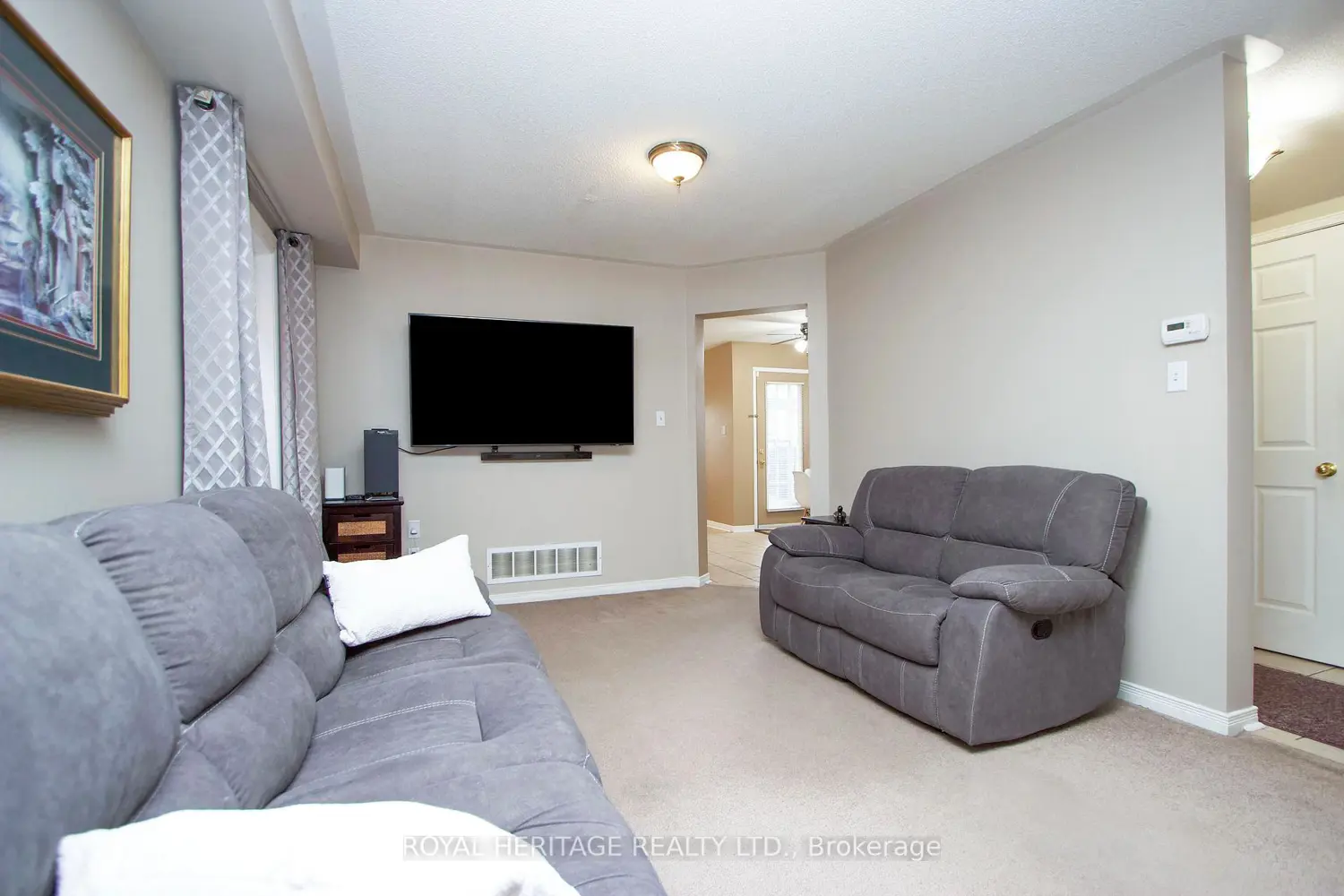 92 Booth Crescent photo 4