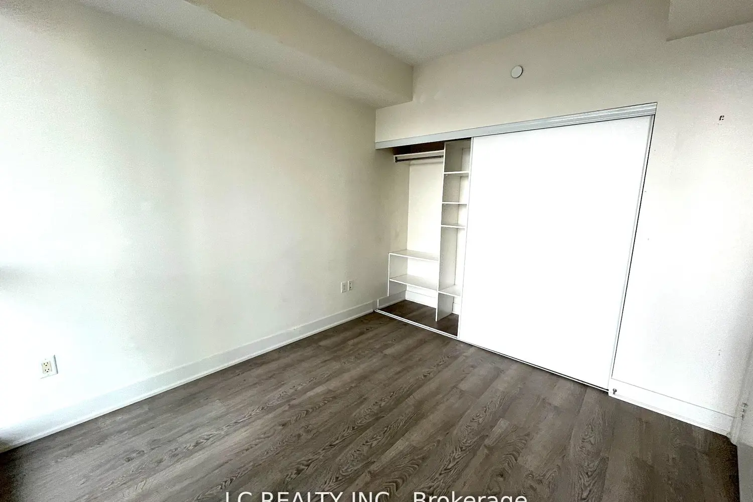 Additional image 7 of 30 Roehampton Avenue 2410