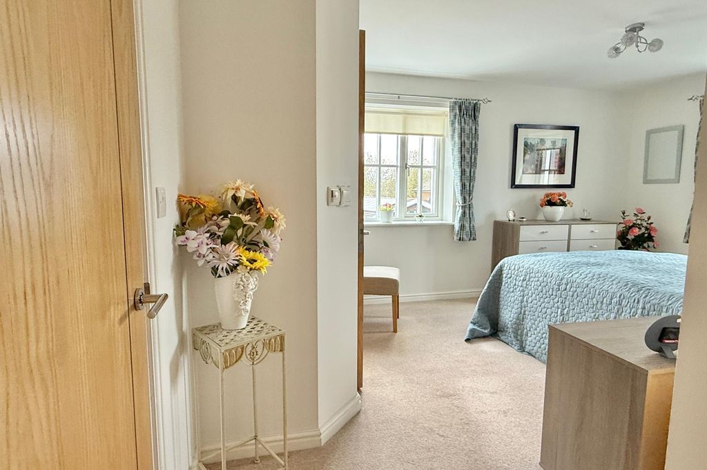 2 bed flat for saleCornmantle Court, 2 Parsonage Barn Lane BH24 photo 3