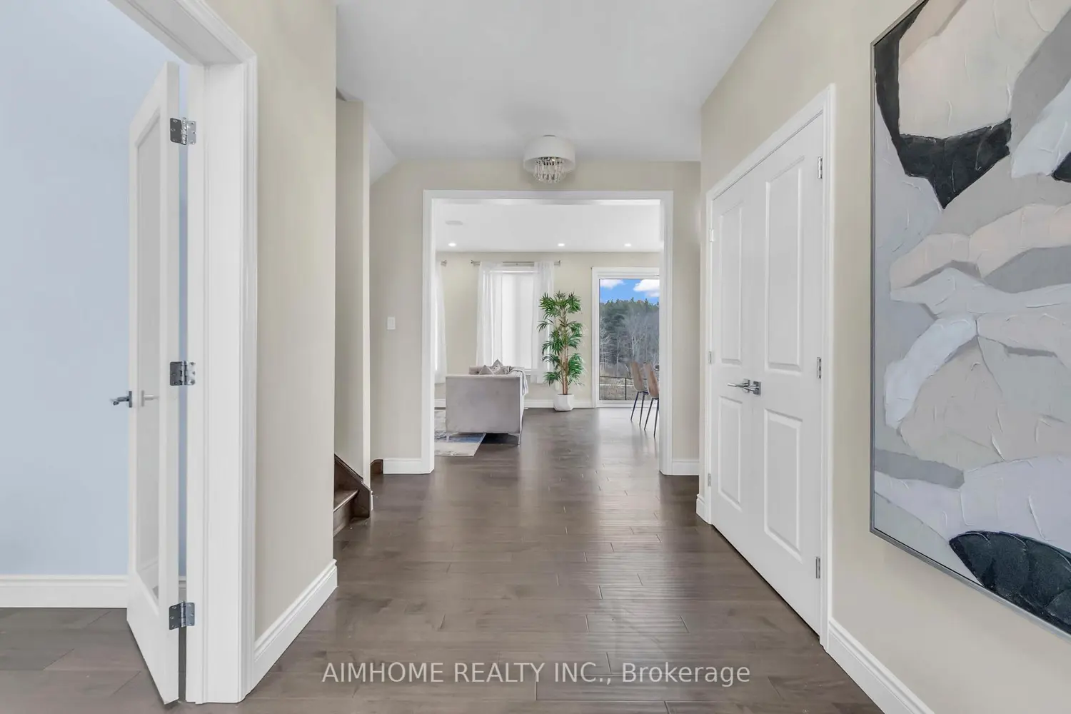 2668 Kains Road photo 2