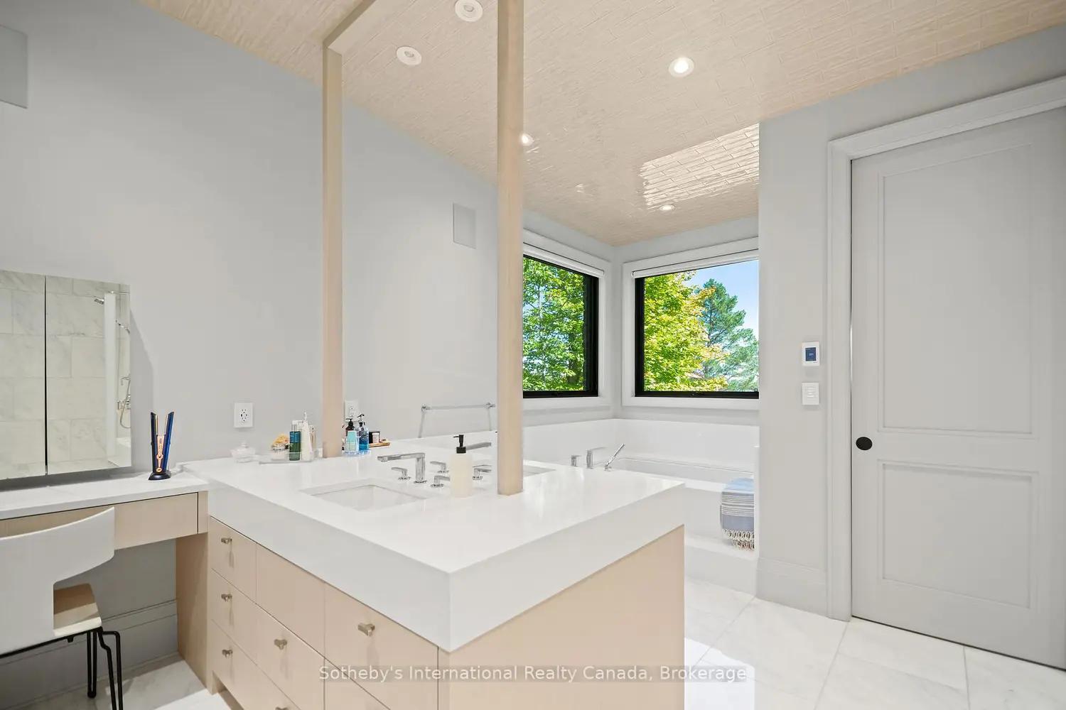 Additional image 9 of 194457 Grey 13 Road