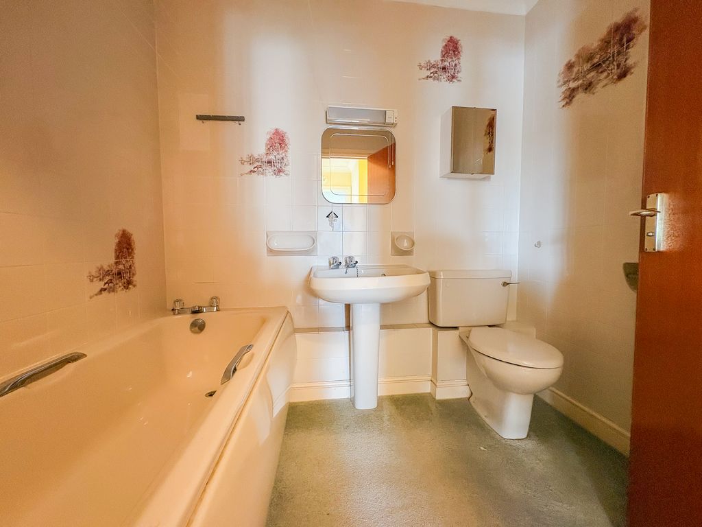 Additional image 12 of 2 bed flat for saleExe Street, Topsham, Exeter EX3