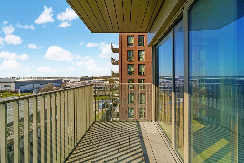 2 bed flat for saleCobalt House, Bakery Walk, Greenford UB6 photo 3