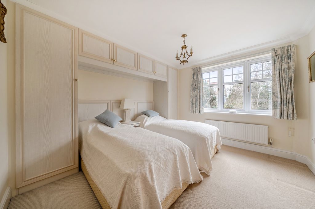 Additional image 5 of 3 bed flat for saleHeritage Gate, Gerrards Cross SL9