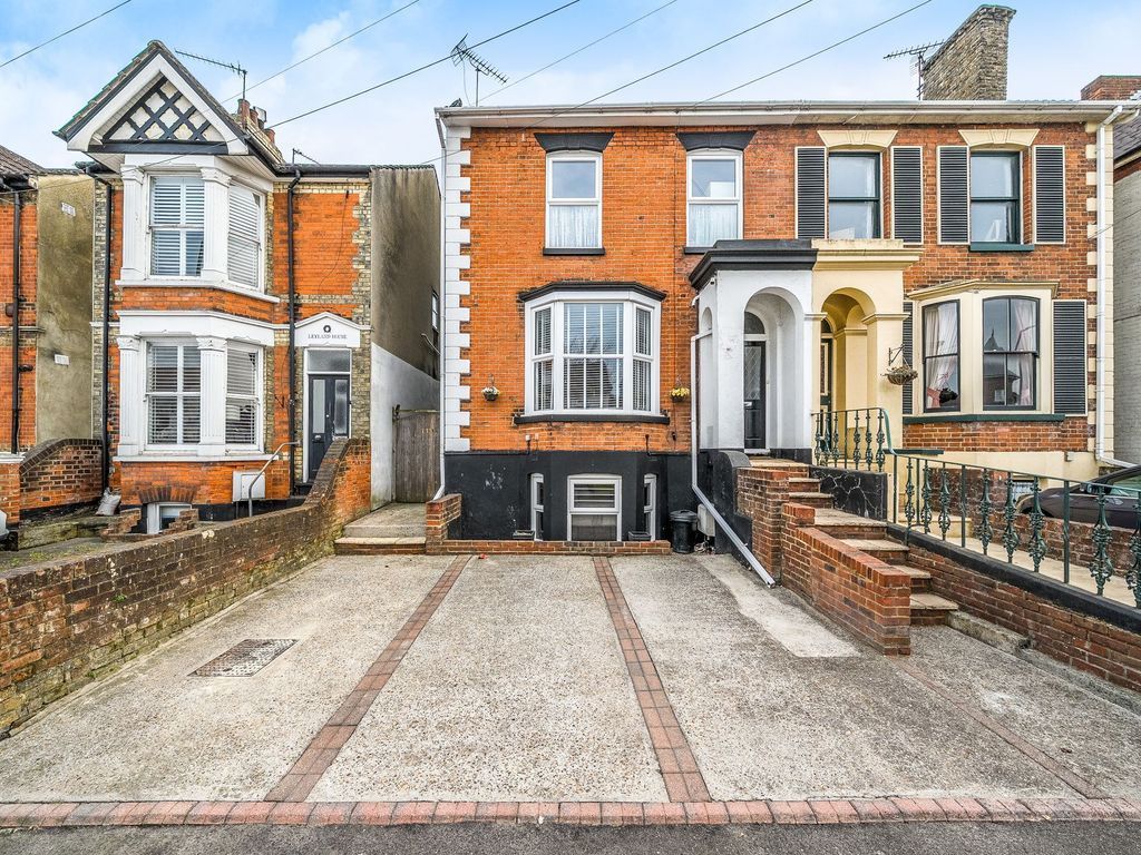 5 bed semi-detached house for saleGillingham Road, Gillingham, Kent ME7