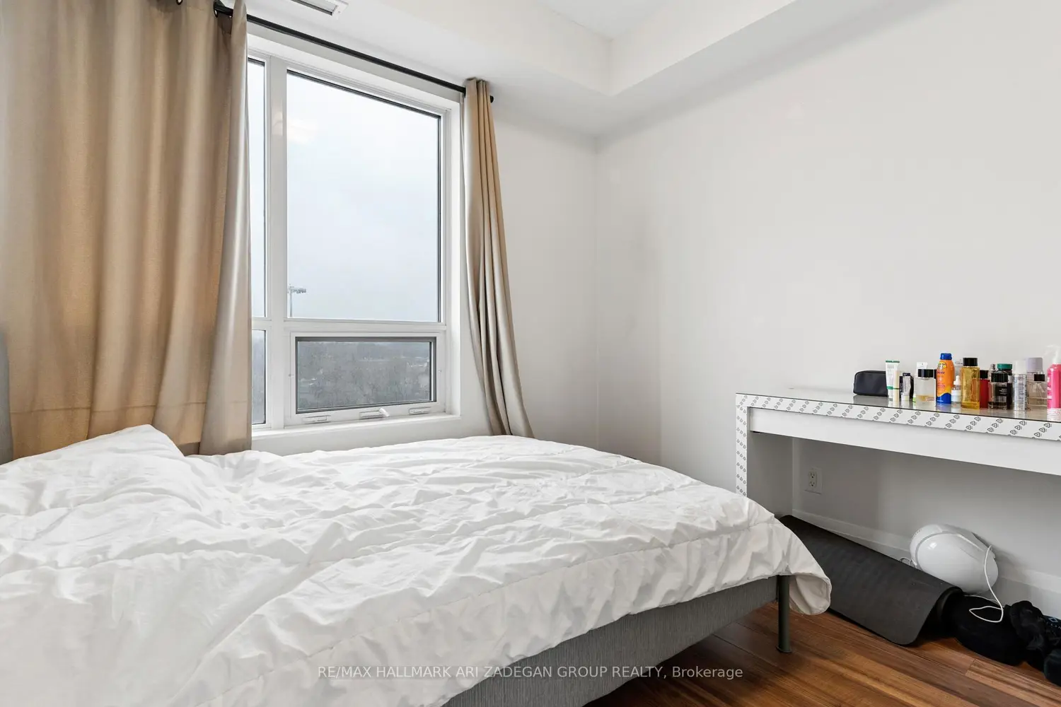 Additional image 11 of 120 Harrison Garden Boulevard 907