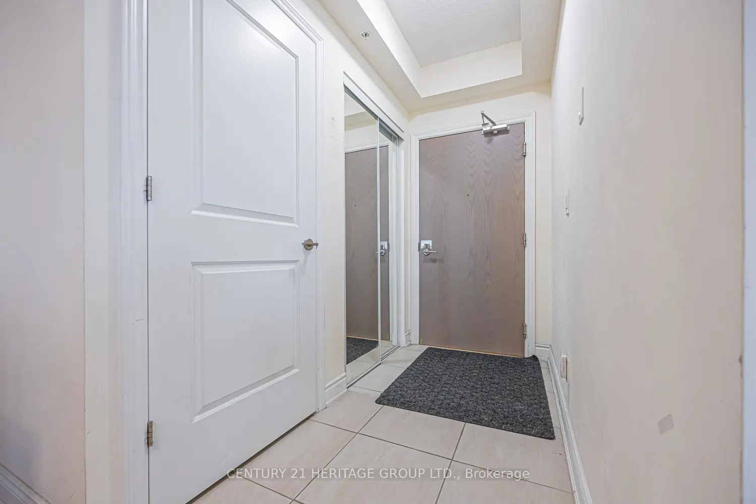 9090 Yonge Street 1002 photo 2