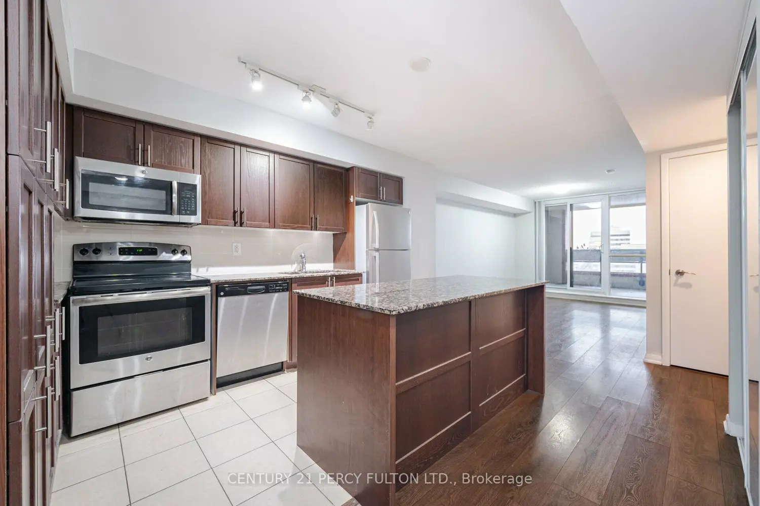 Additional image 13 of 830 Lawrence Avenue 501