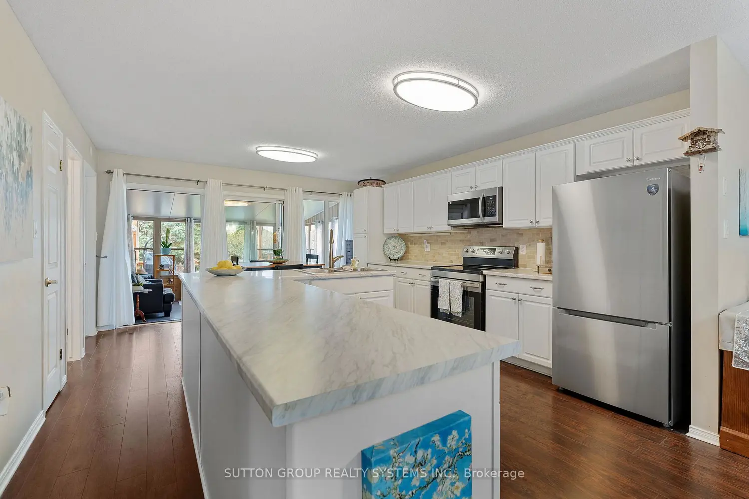 21 Long Point Boulevard photo 4
