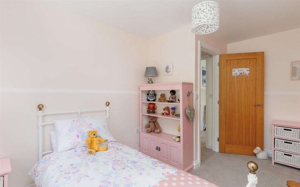 Additional image 27 of 5 bed detached house for saleHooke Close, Freshwater PO40