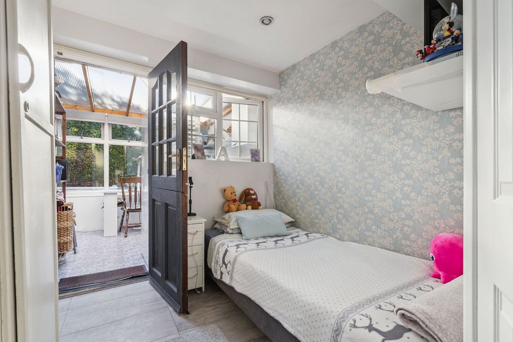 Additional image 12 of 3 bed flat for saleAmersham Road, Gerrards Cross SL9