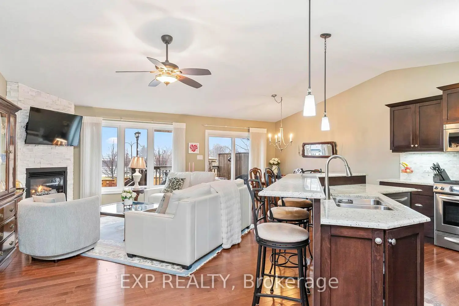 2100 Denview Avenue 14 photo 2